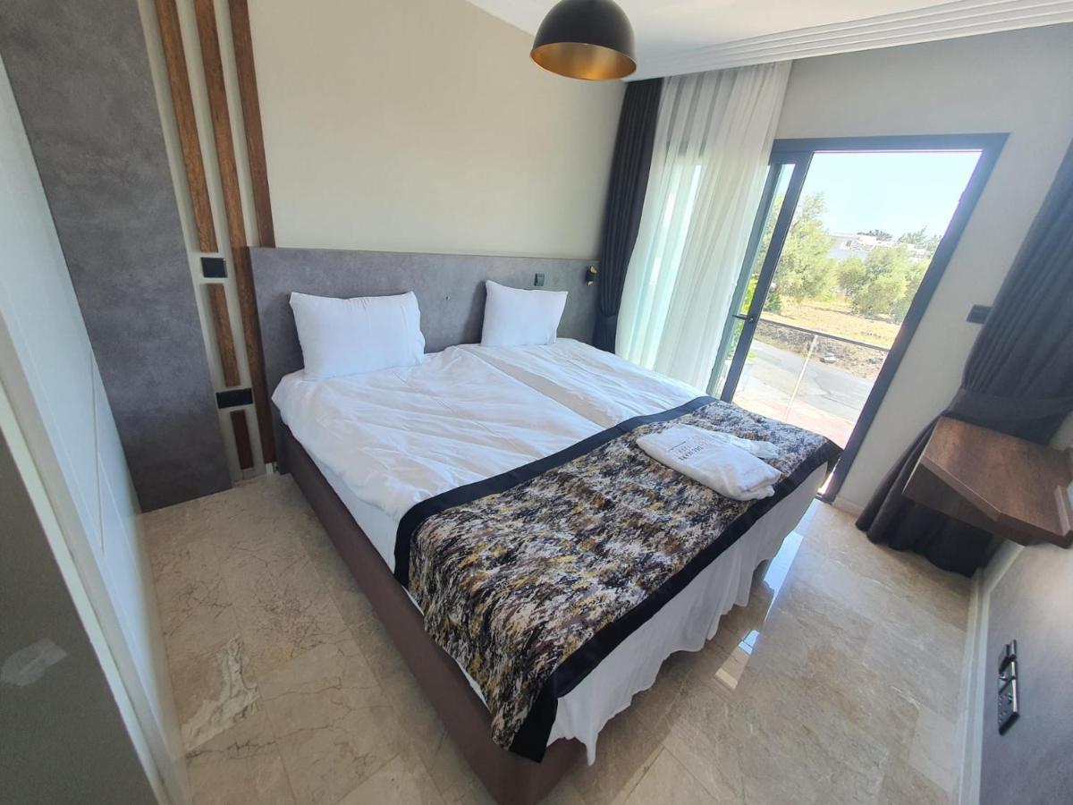 Luxury Hotel Room W Pool Near Beach In Kyrenia Kyrenia  Bilik gambar